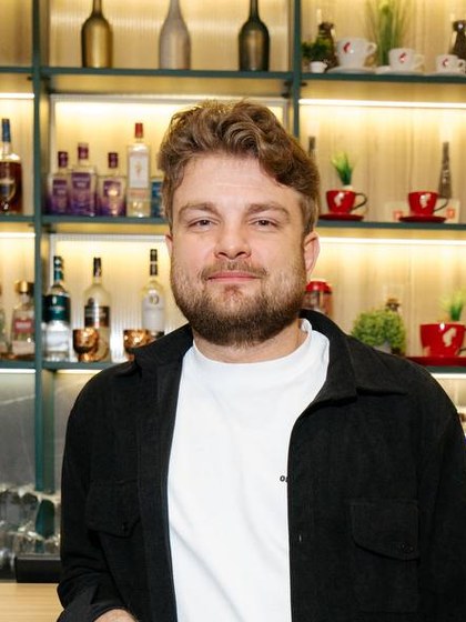 Ведущий Владимир Мишин